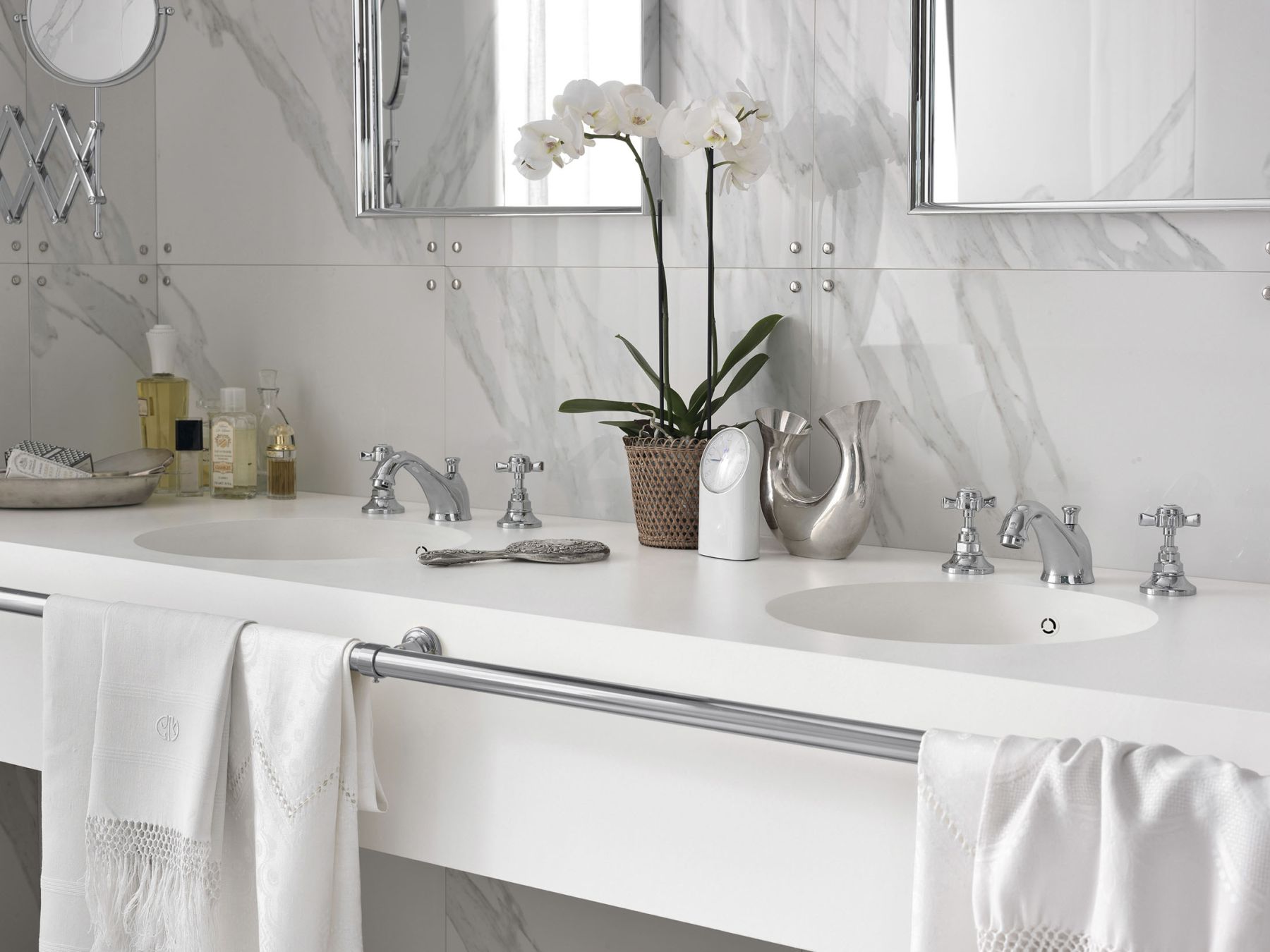 sites/be.corian.fr/IMG/jpg/bathroom-surface-modern-retro-purity-01.jpg